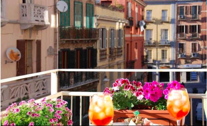 קליארי Centro Storico Via Sassari Accommodation מראה חיצוני תמונה