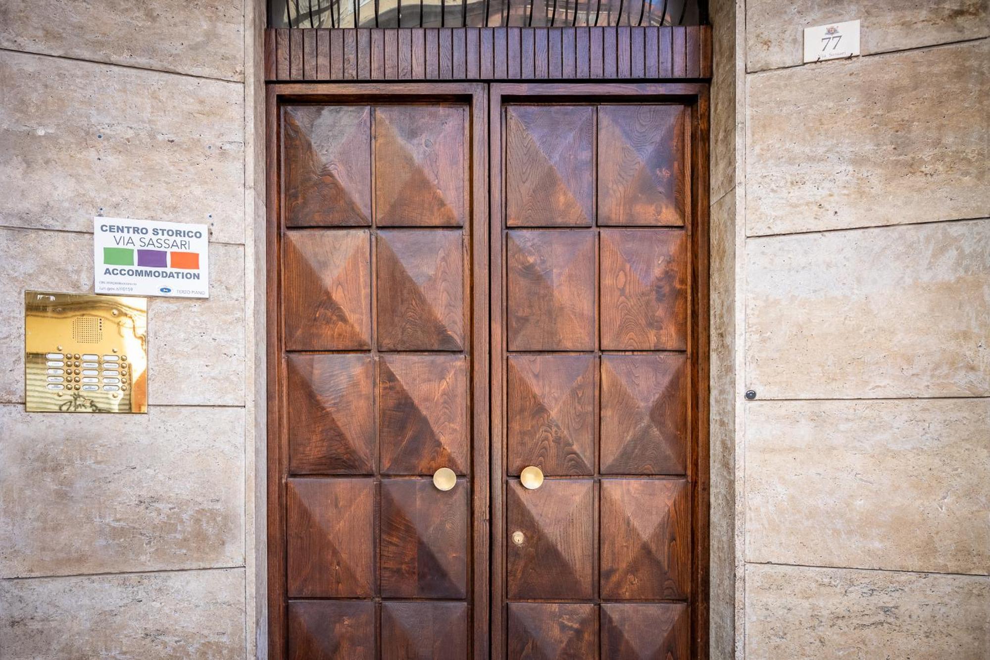קליארי Centro Storico Via Sassari Accommodation מראה חיצוני תמונה